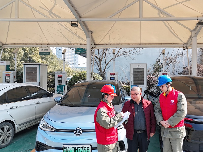 春節(jié)我在崗·守護萬家燈火｜車網互動 城鄉(xiāng)暢行