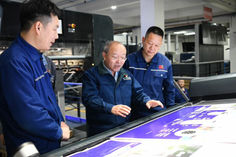 全國(guó)人大代表錢(qián)海軍：為民營(yíng)企業(yè)發(fā)展添一份力
